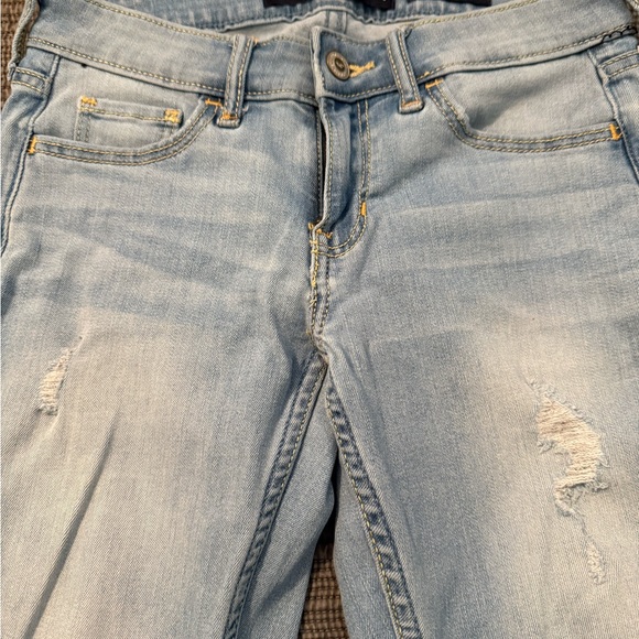 📦 Hollister Skinny Blue Jeans with Faded Distressing - Picture 2 of 11